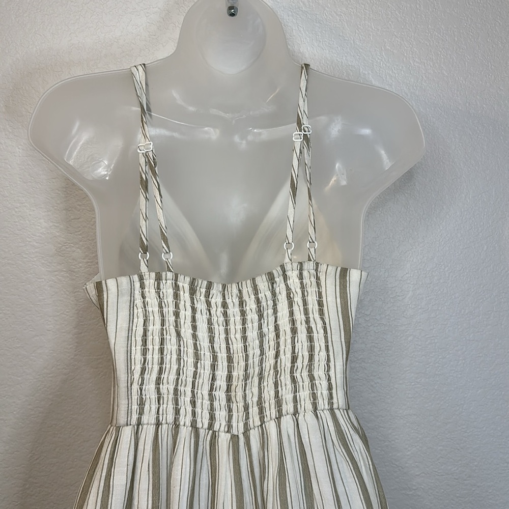 American Eagle Sage Green & Cream Plunge Wide-Leg Jumpsuit Size Medium NWOT - Picture 11 of 12